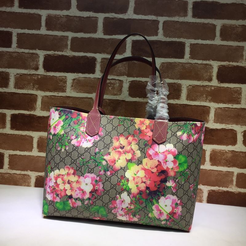 G*u*i shopping bags